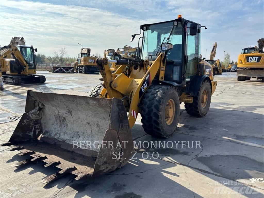 CAT 906H2 Gumikerekes homlokrakodók