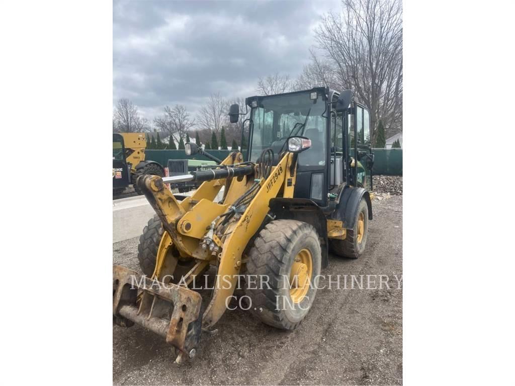 CAT 906H2 Gumikerekes homlokrakodók