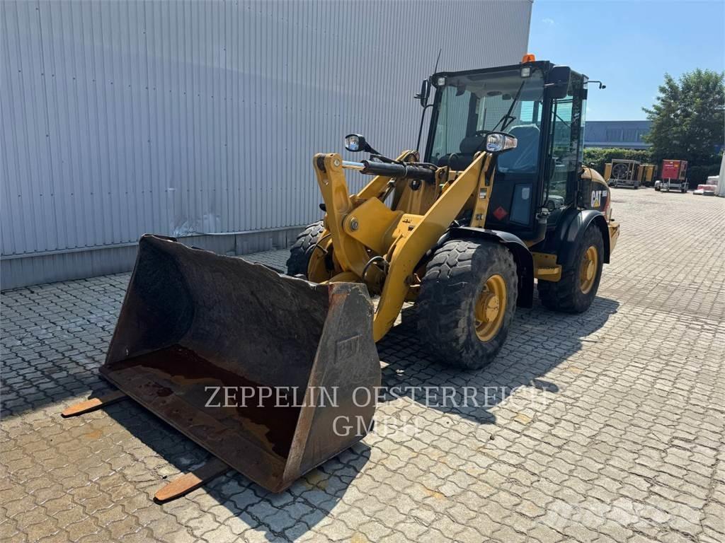 CAT 906H2 Gumikerekes homlokrakodók