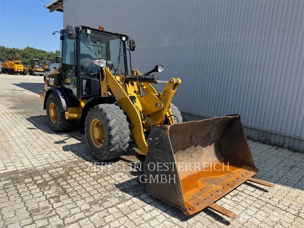 CAT 906H2 Gumikerekes homlokrakodók