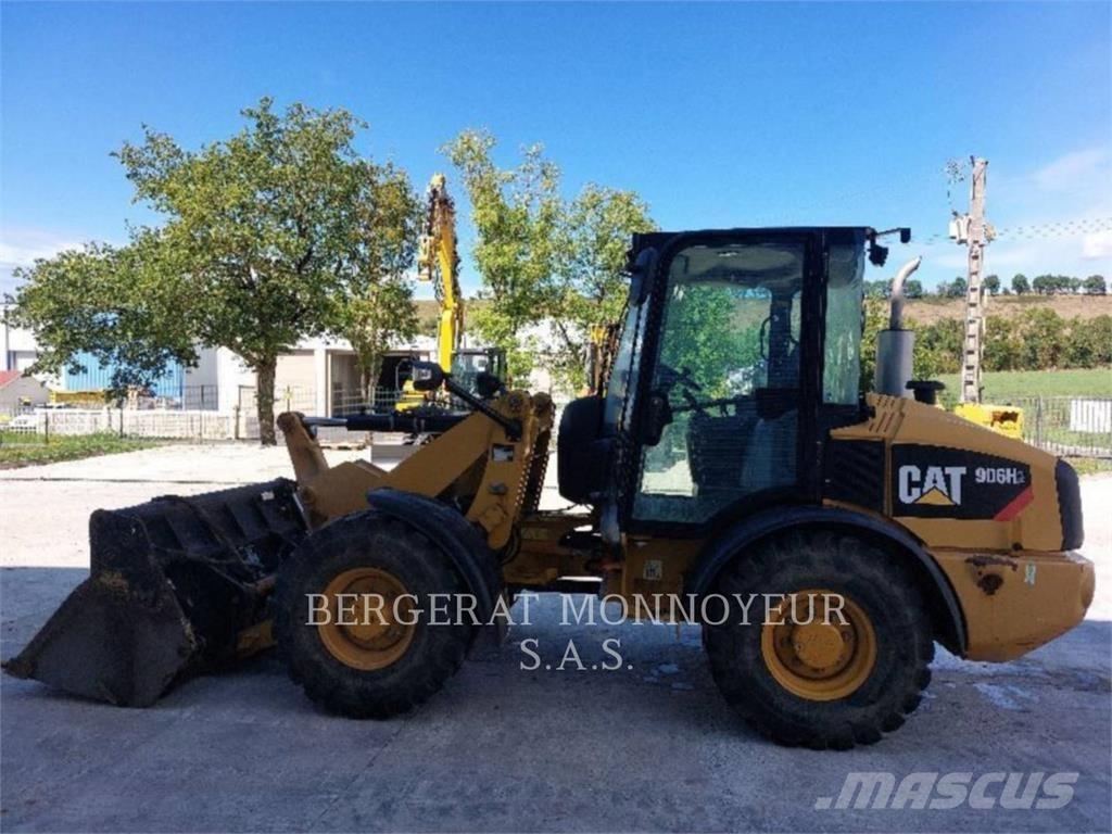 CAT 906H2 Gumikerekes homlokrakodók