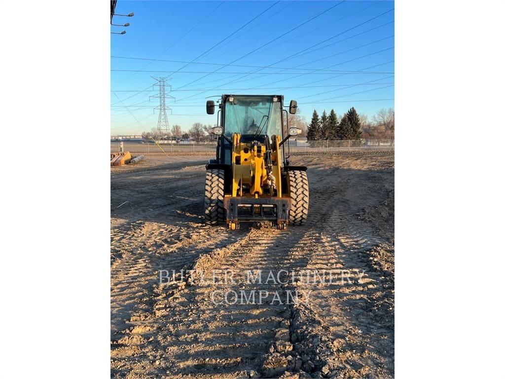 CAT 906M Gumikerekes homlokrakodók