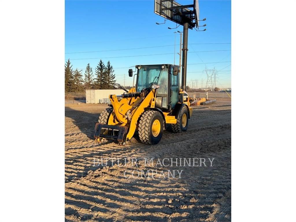 CAT 906M Gumikerekes homlokrakodók