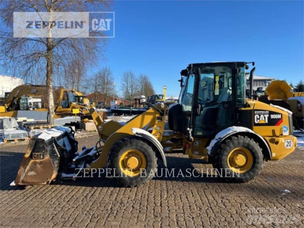 CAT 906M Gumikerekes homlokrakodók