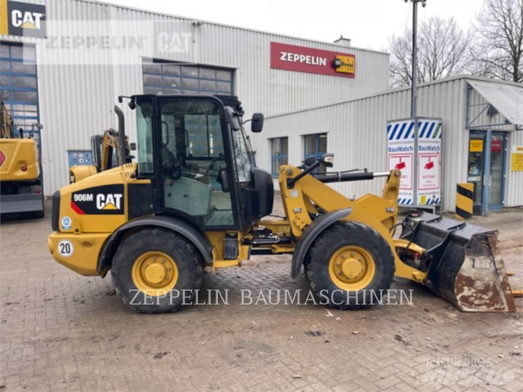 CAT 906M Gumikerekes homlokrakodók