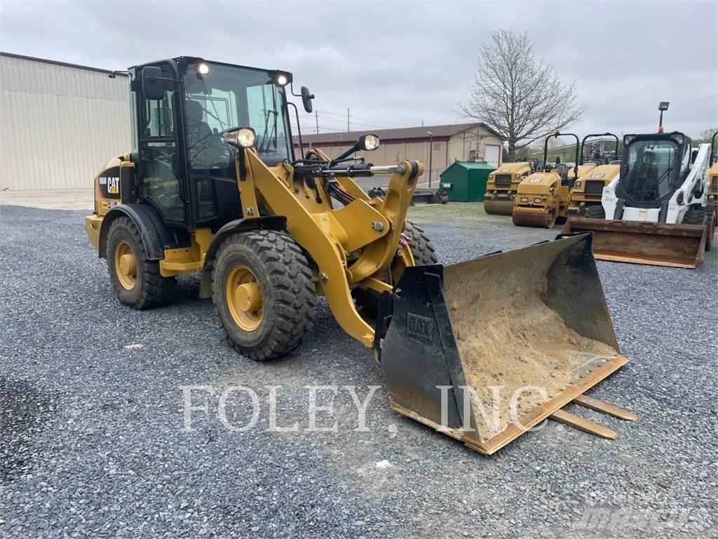 CAT 906M Gumikerekes homlokrakodók