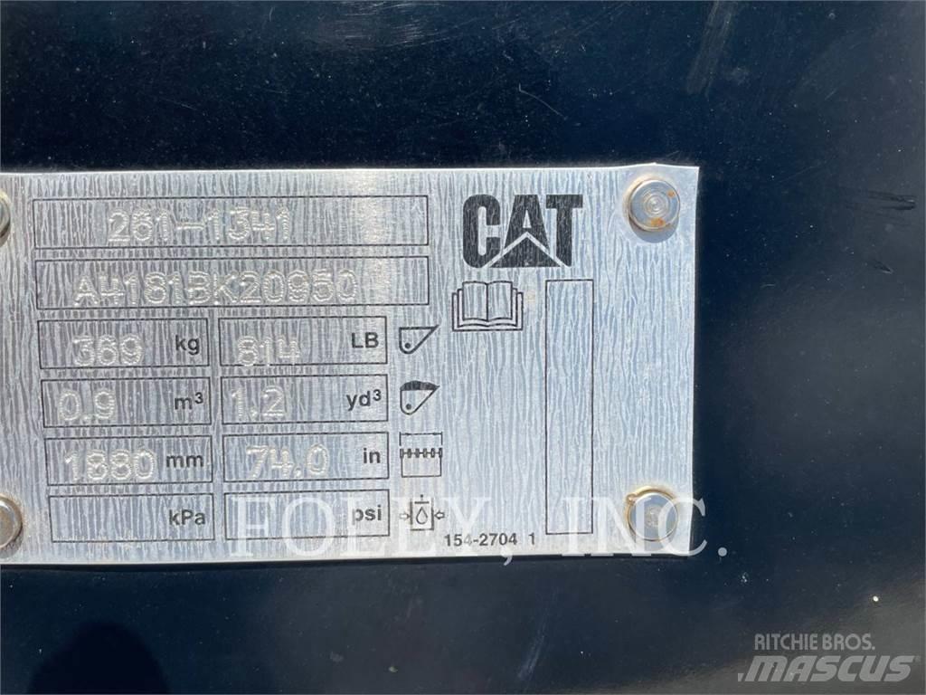 CAT 906M Gumikerekes homlokrakodók