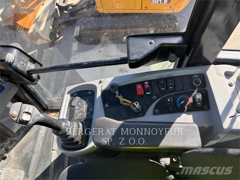 CAT 906M Gumikerekes homlokrakodók