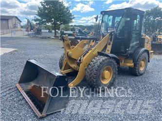 CAT 906M Gumikerekes homlokrakodók