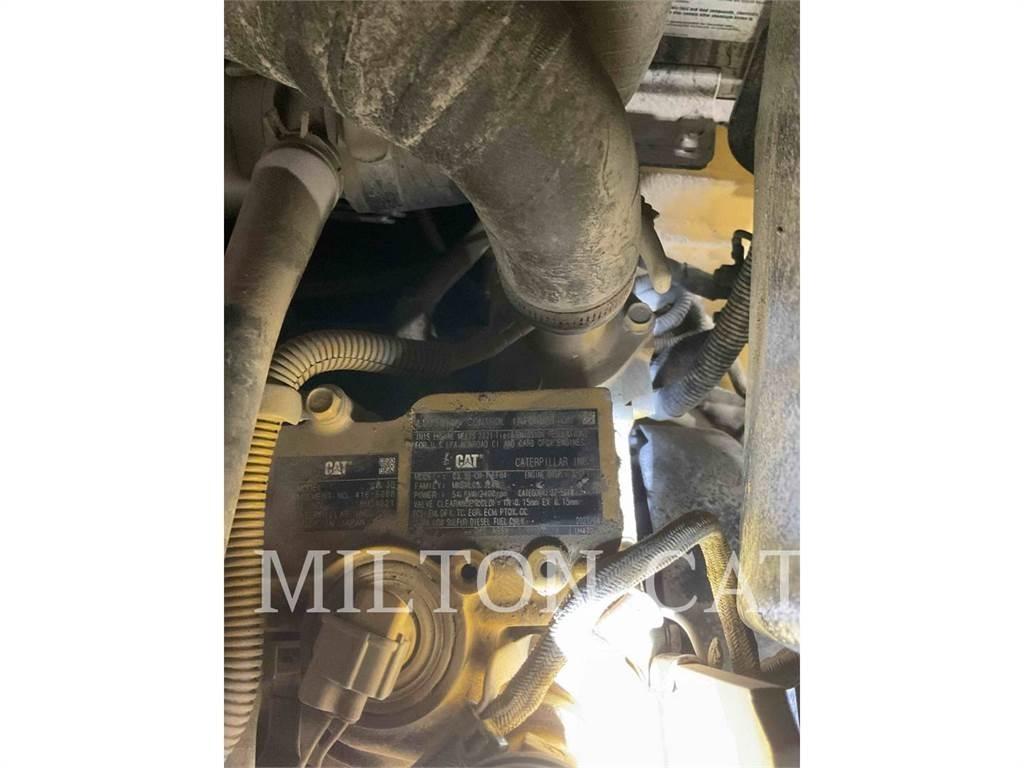 CAT 906M Gumikerekes homlokrakodók