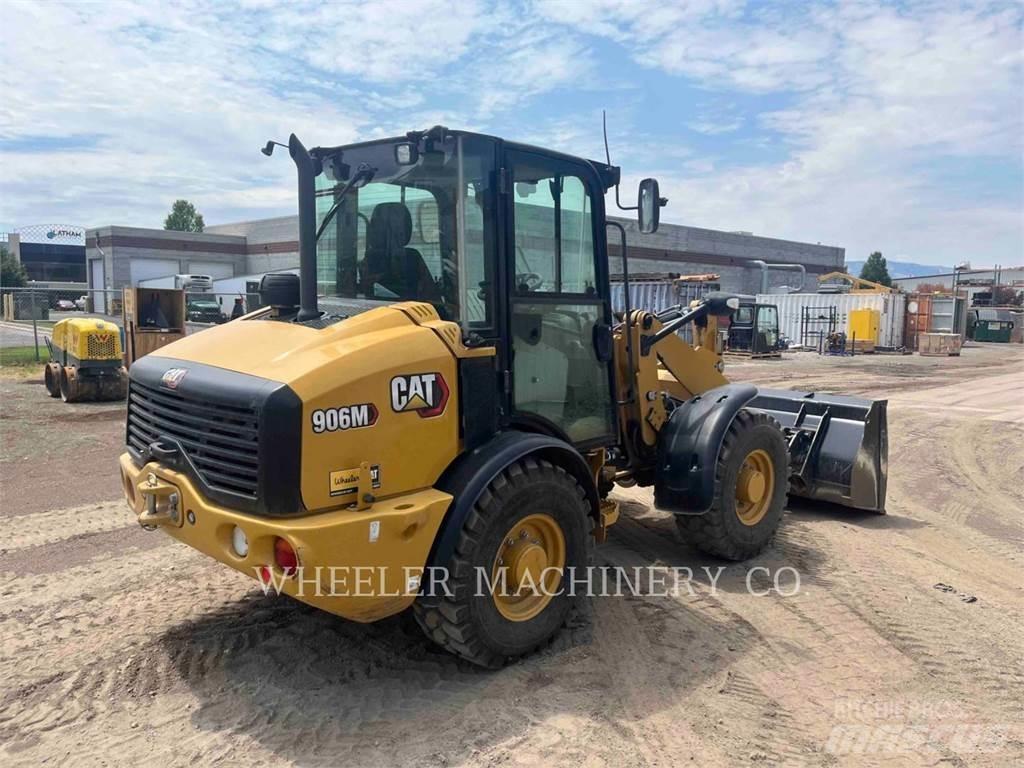 CAT 906M Gumikerekes homlokrakodók