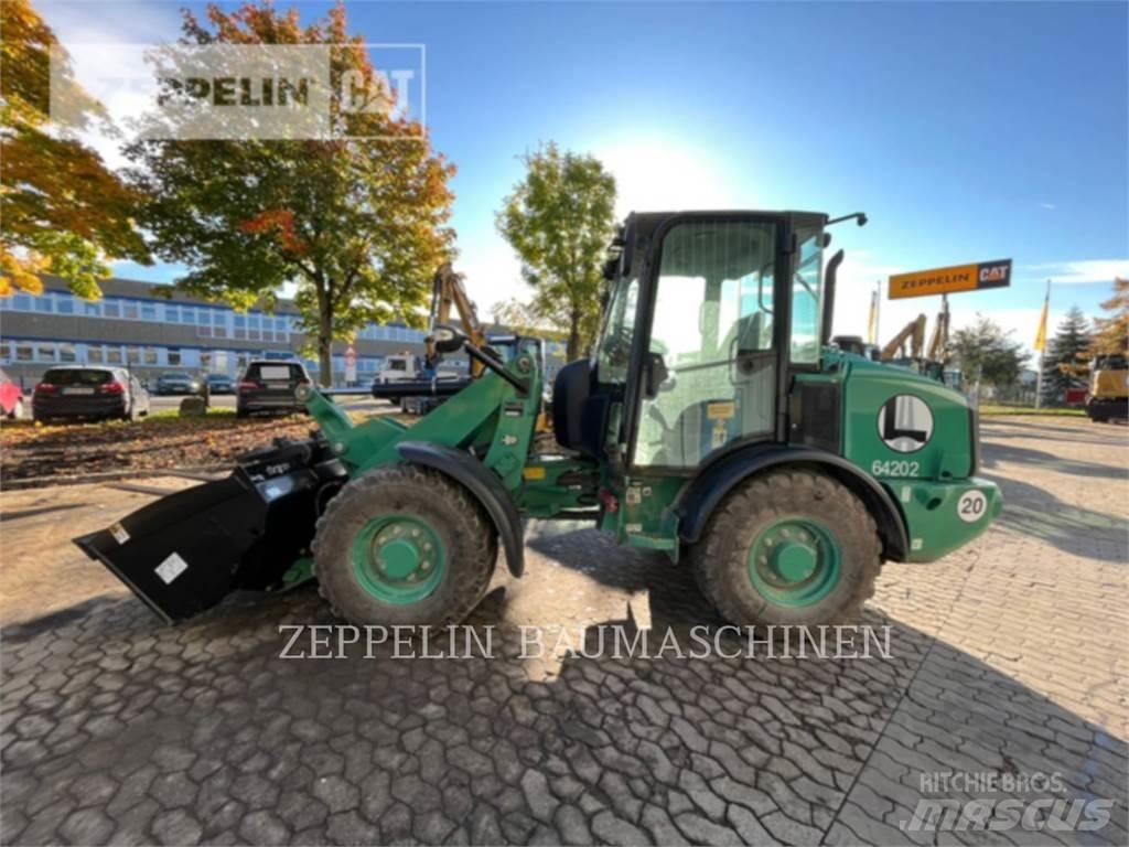 CAT 906M Gumikerekes homlokrakodók