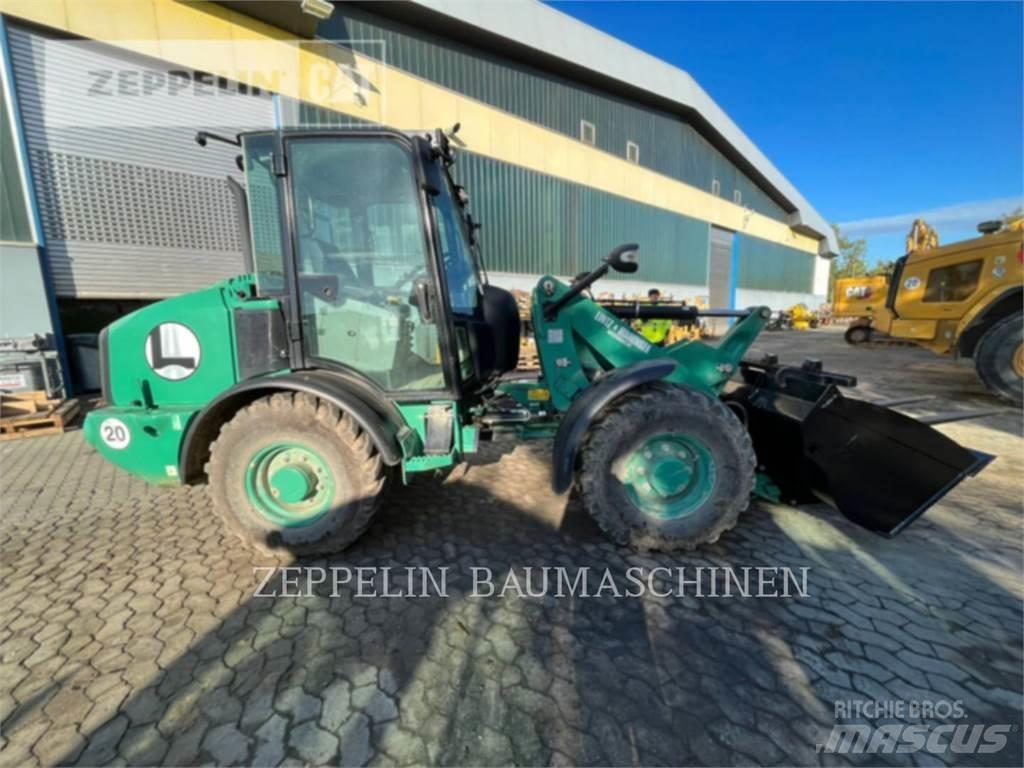 CAT 906M Gumikerekes homlokrakodók