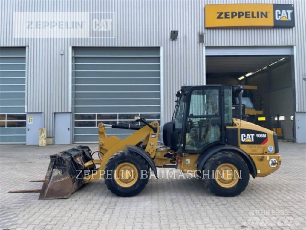 CAT 906M Gumikerekes homlokrakodók