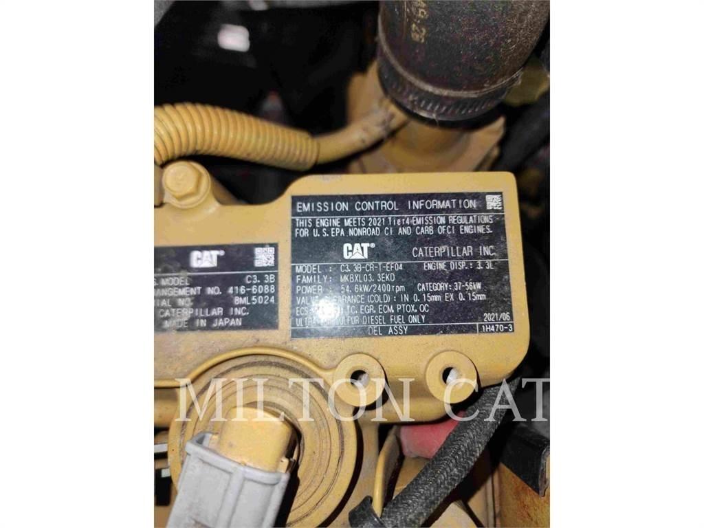 CAT 906M Gumikerekes homlokrakodók