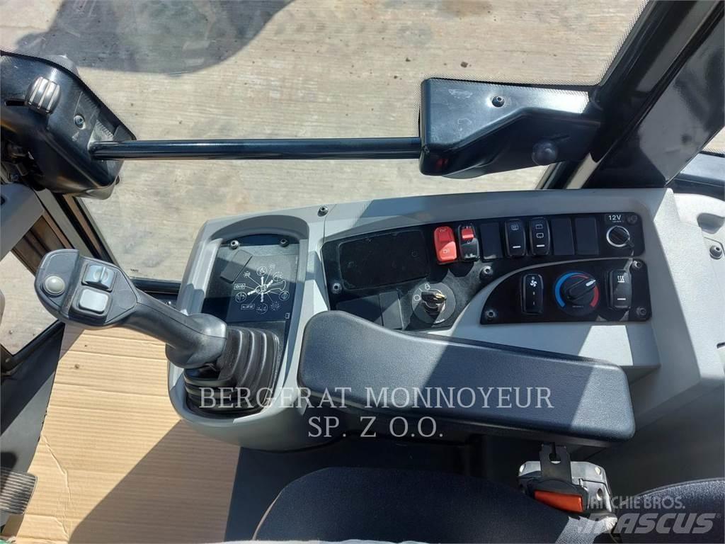 CAT 906M Gumikerekes homlokrakodók