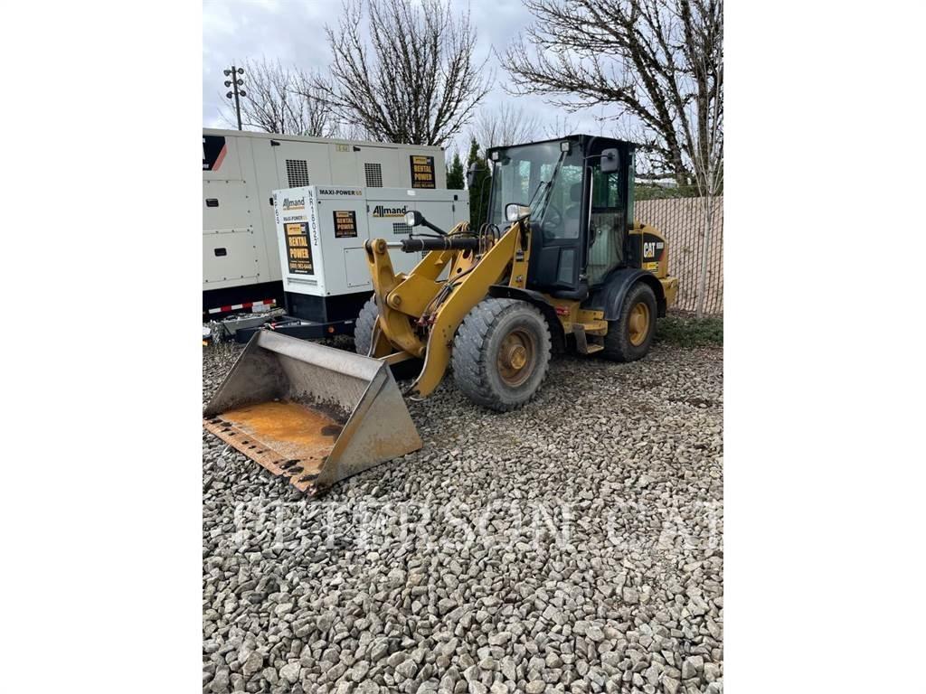 CAT 906M Gumikerekes homlokrakodók