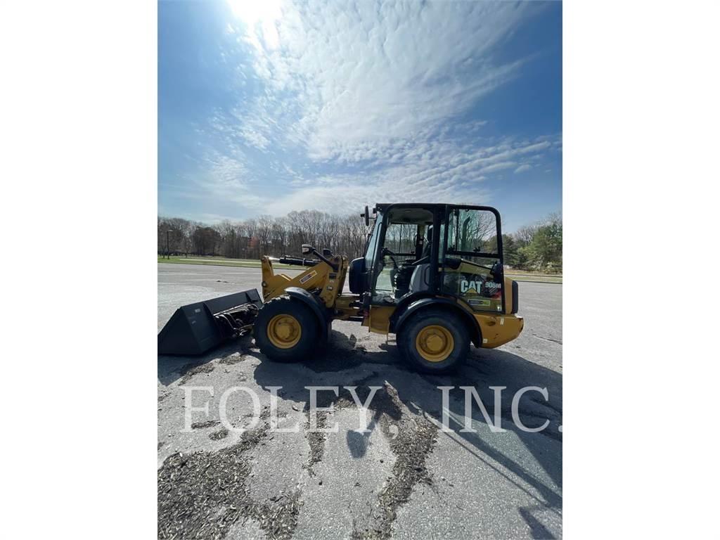CAT 906M Gumikerekes homlokrakodók