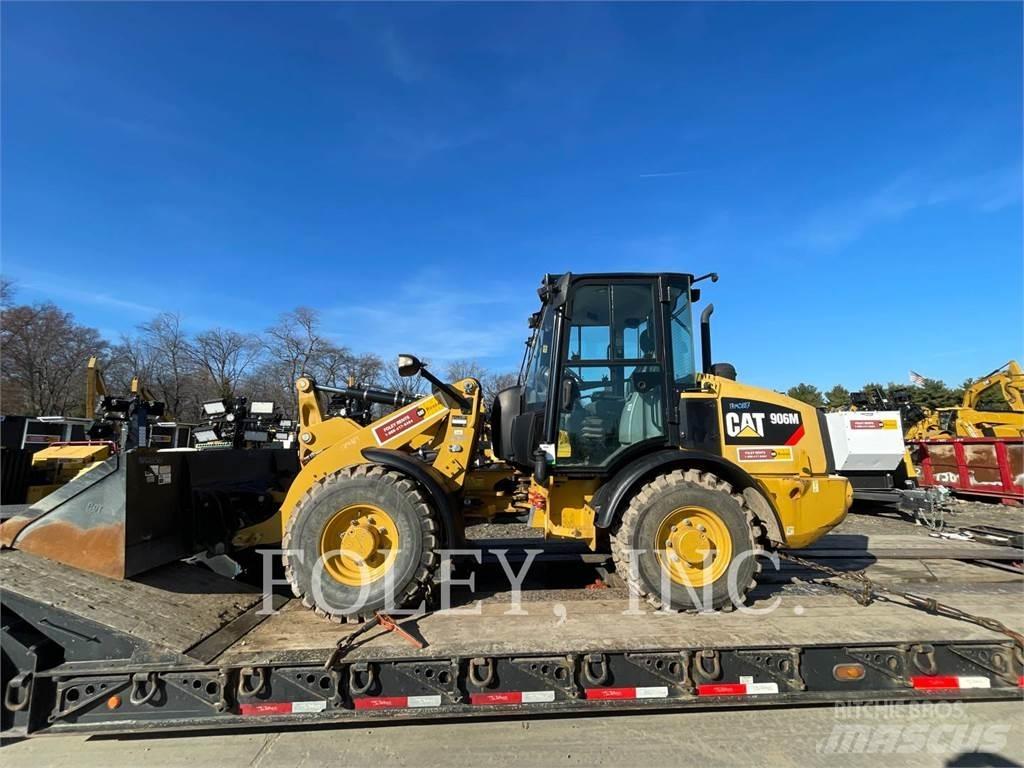 CAT 906M Gumikerekes homlokrakodók