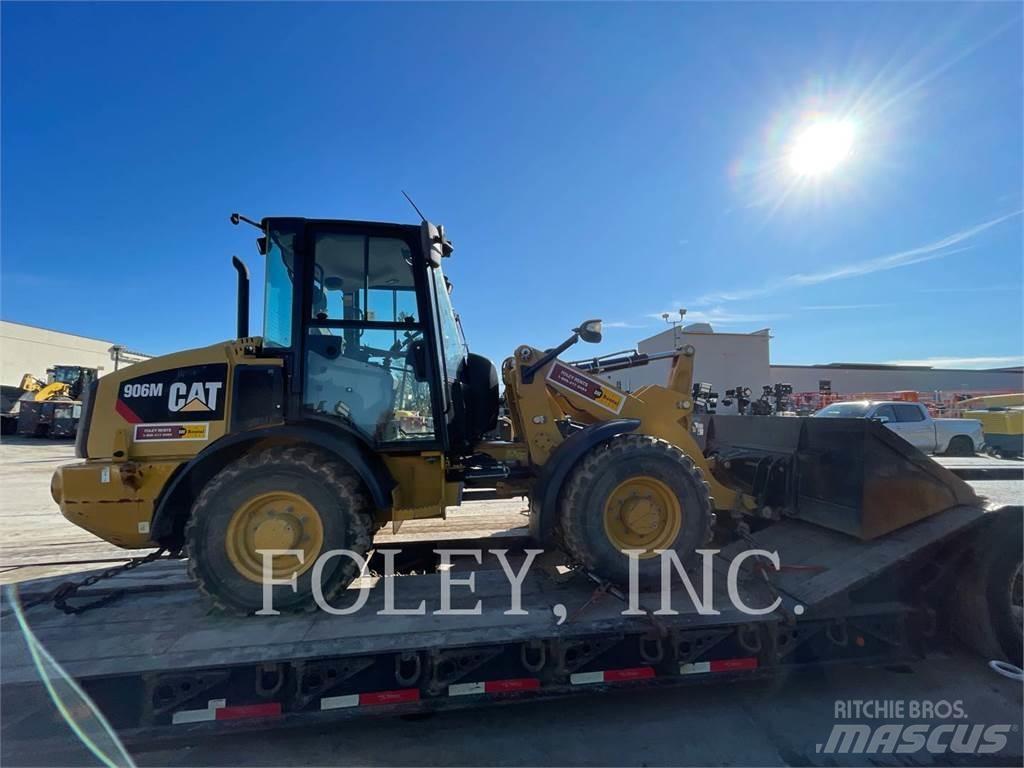CAT 906M Gumikerekes homlokrakodók