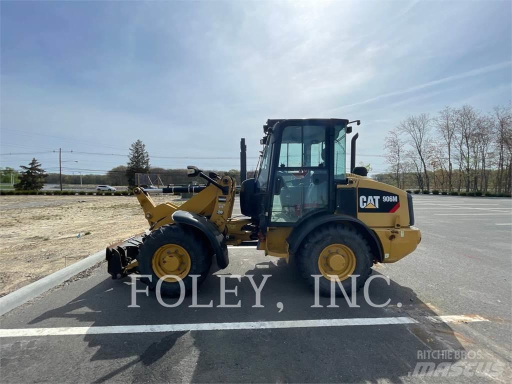 CAT 906M Gumikerekes homlokrakodók