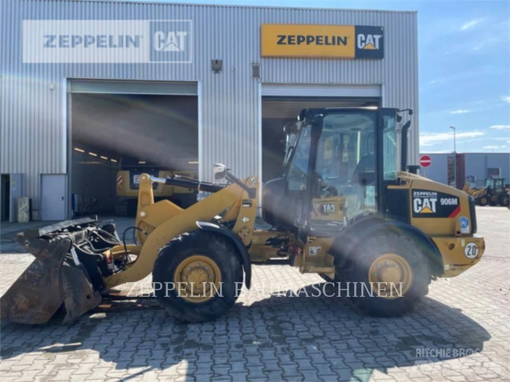 CAT 906M Gumikerekes homlokrakodók
