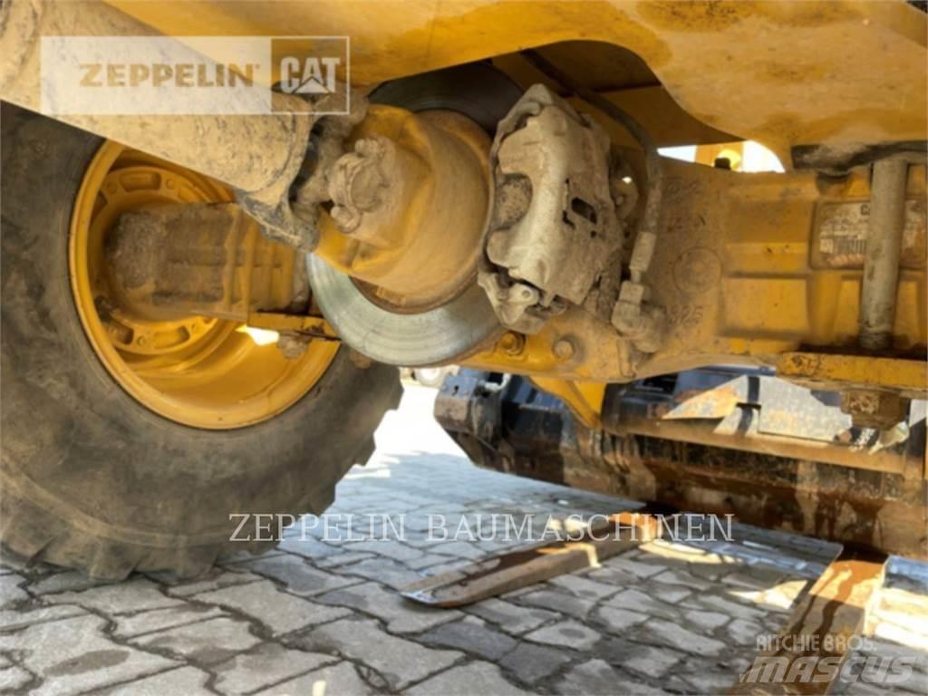 CAT 906M Gumikerekes homlokrakodók