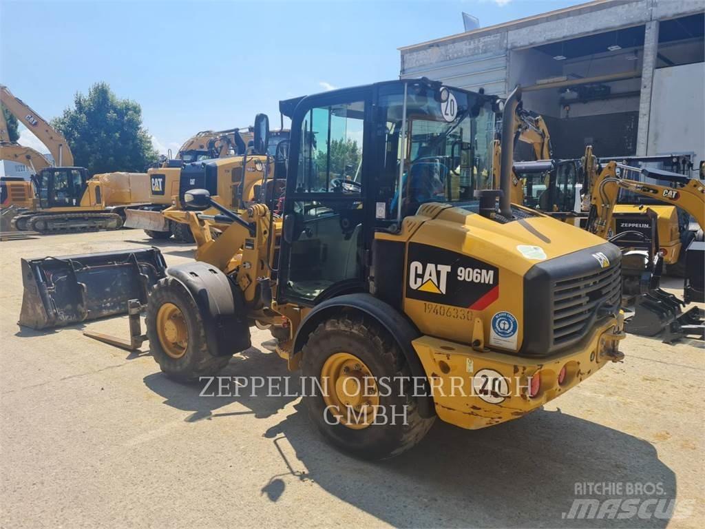 CAT 906M Gumikerekes homlokrakodók