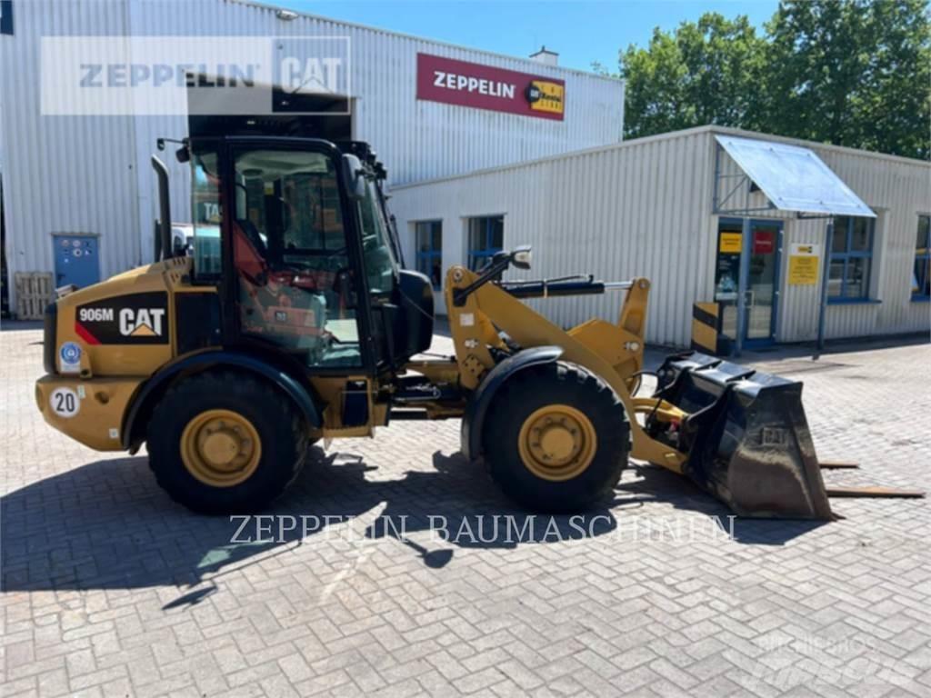 CAT 906M Gumikerekes homlokrakodók