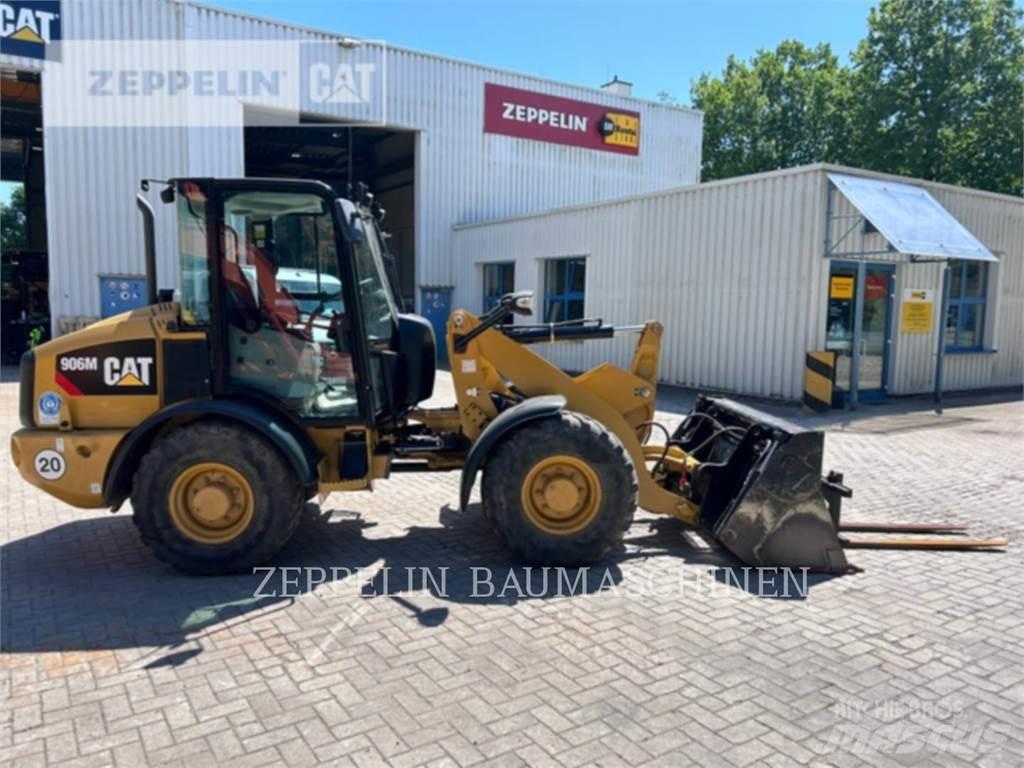 CAT 906M Gumikerekes homlokrakodók