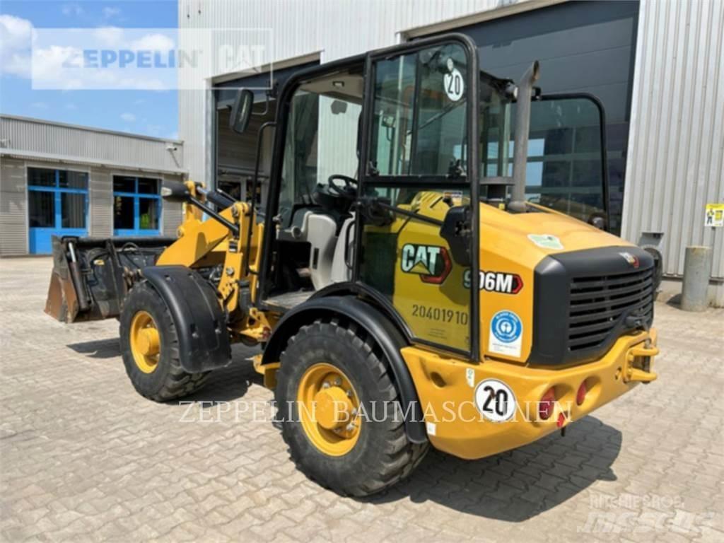 CAT 906M Gumikerekes homlokrakodók