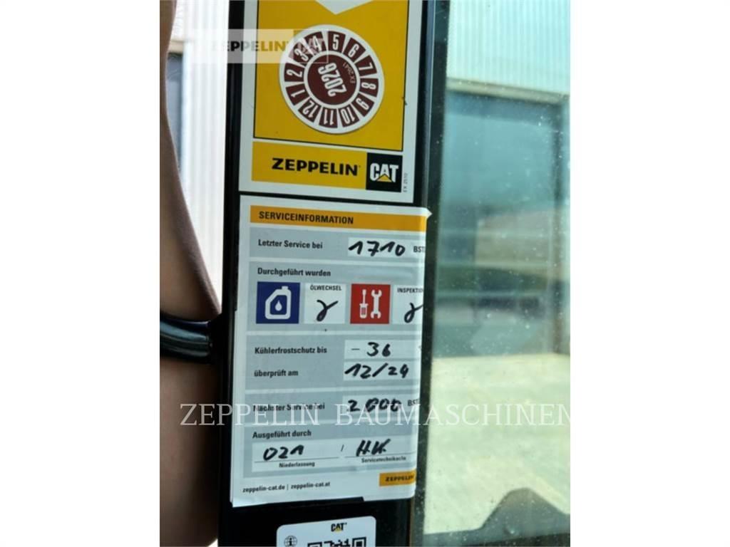CAT 906M Gumikerekes homlokrakodók