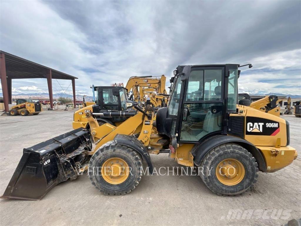 CAT 906M Gumikerekes homlokrakodók