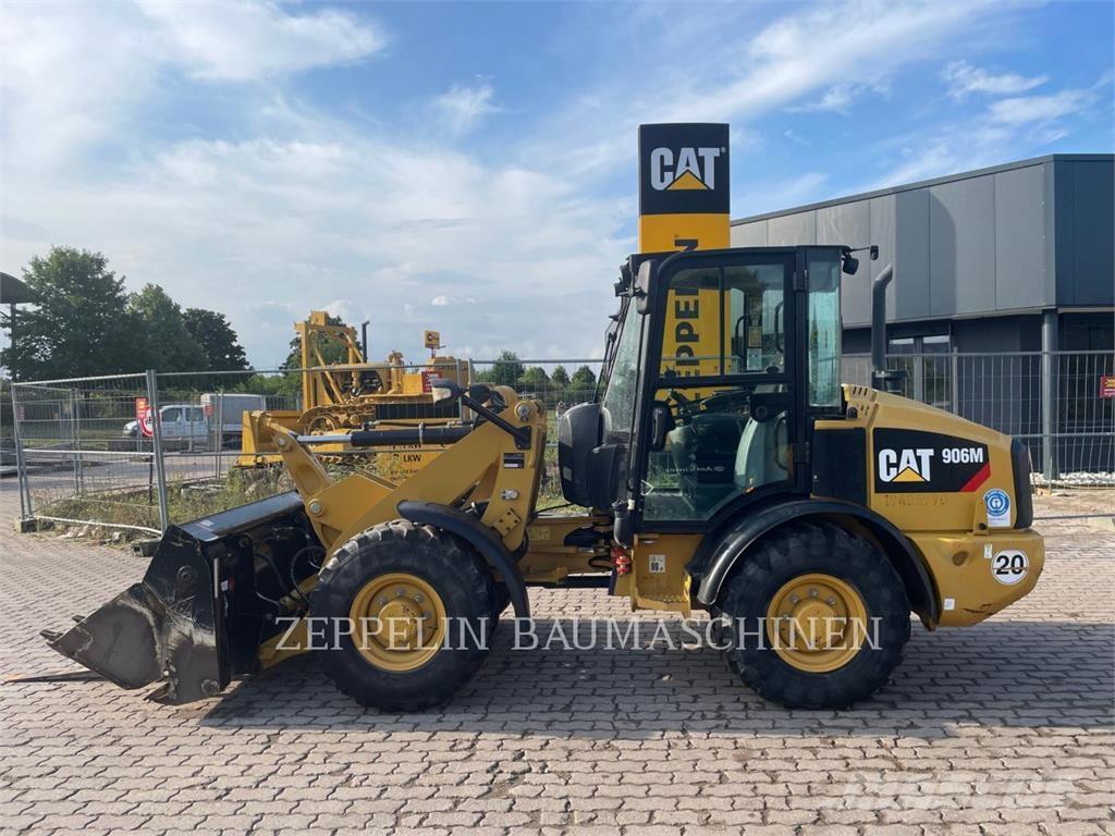 CAT 906M Gumikerekes homlokrakodók