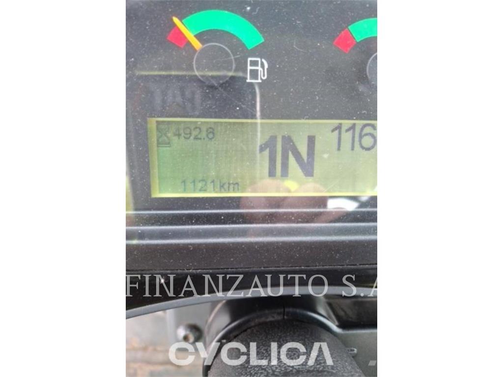 CAT 906M Gumikerekes homlokrakodók