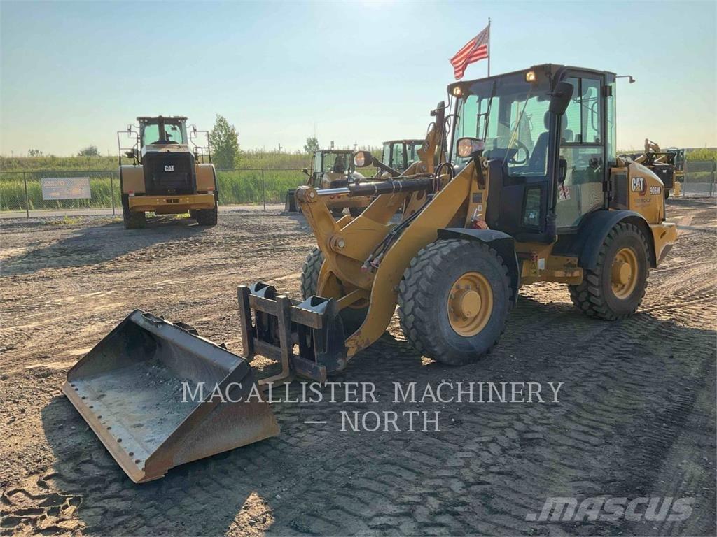 CAT 906M AW+ Gumikerekes homlokrakodók
