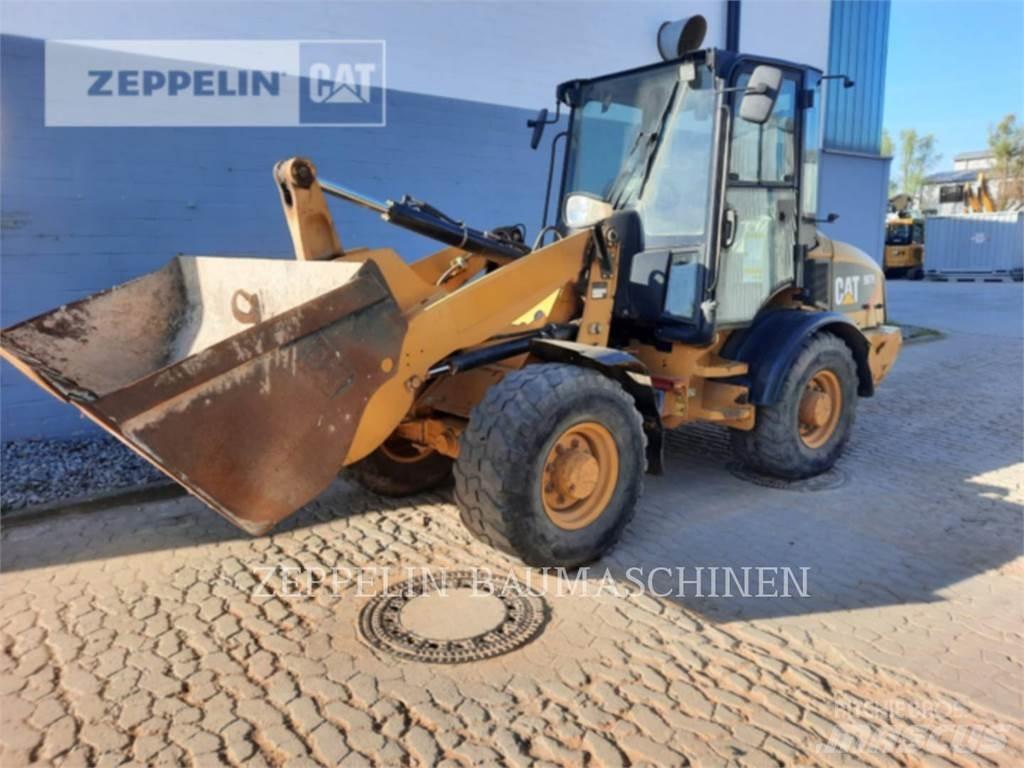 CAT 907H Gumikerekes homlokrakodók