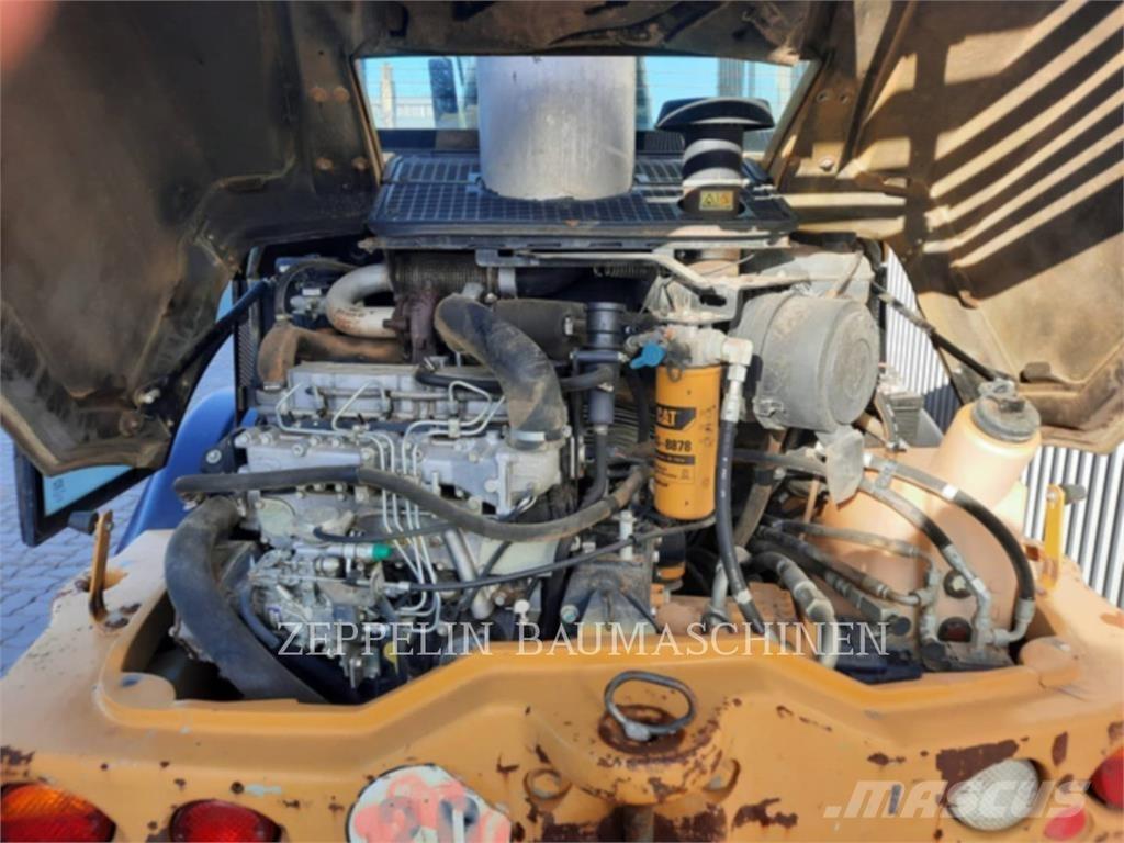 CAT 907H Gumikerekes homlokrakodók
