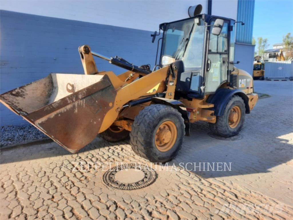 CAT 907H Gumikerekes homlokrakodók