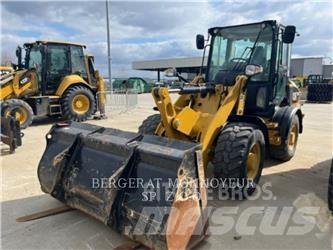 CAT 907M Gumikerekes homlokrakodók