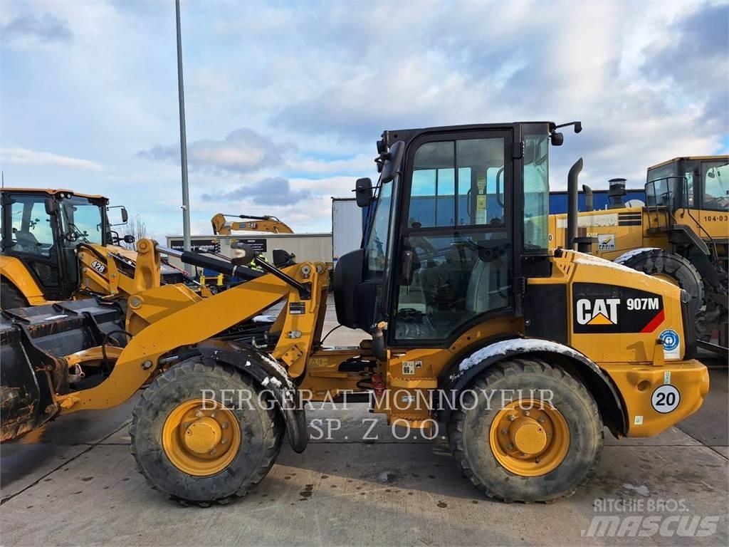 CAT 907M Gumikerekes homlokrakodók