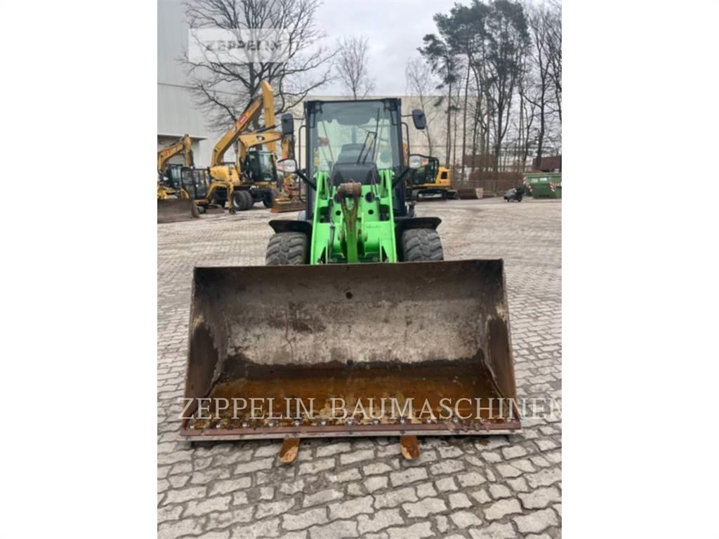 CAT 907M Gumikerekes homlokrakodók