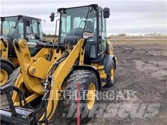 CAT 907M Gumikerekes homlokrakodók