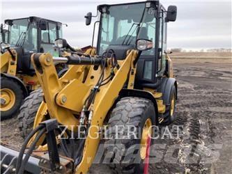 CAT 907M Gumikerekes homlokrakodók