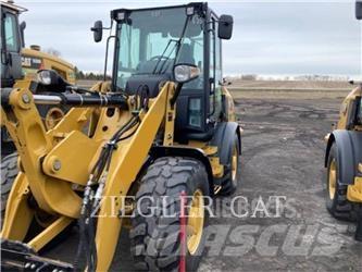 CAT 907M Gumikerekes homlokrakodók