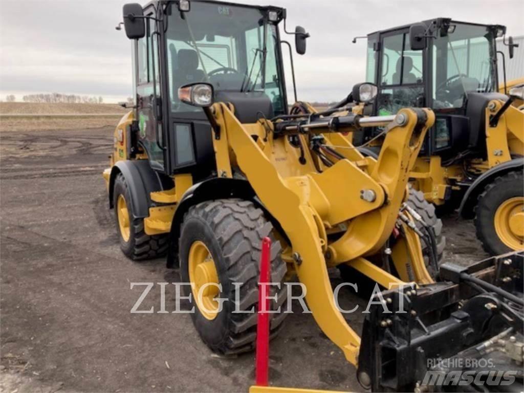 CAT 907M Gumikerekes homlokrakodók