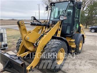 CAT 907M Gumikerekes homlokrakodók