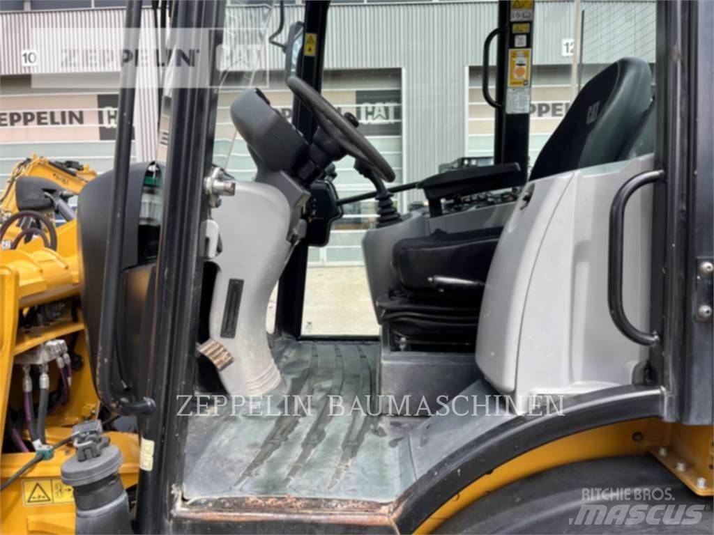CAT 907M Gumikerekes homlokrakodók