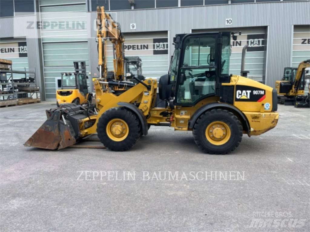 CAT 907M Gumikerekes homlokrakodók