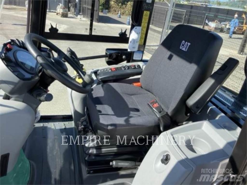 CAT 907M Gumikerekes homlokrakodók
